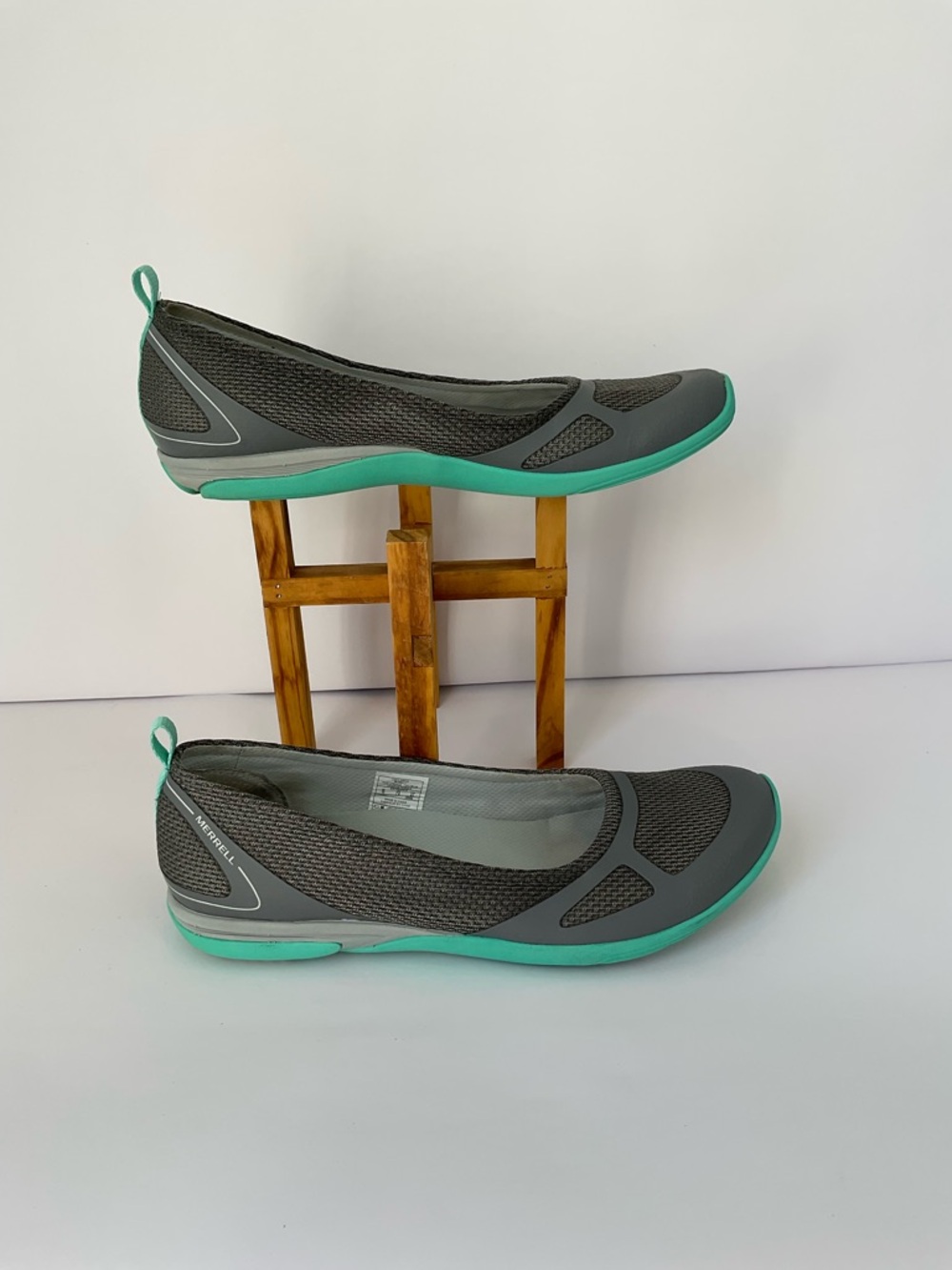 Merrell Ceylon Sport Gray Knit Slip-On Ballet Flats with Teal-Green Sole Accent - Picture 4 of 9